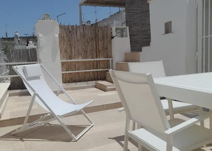 Casamareluna 펜션 오스투니